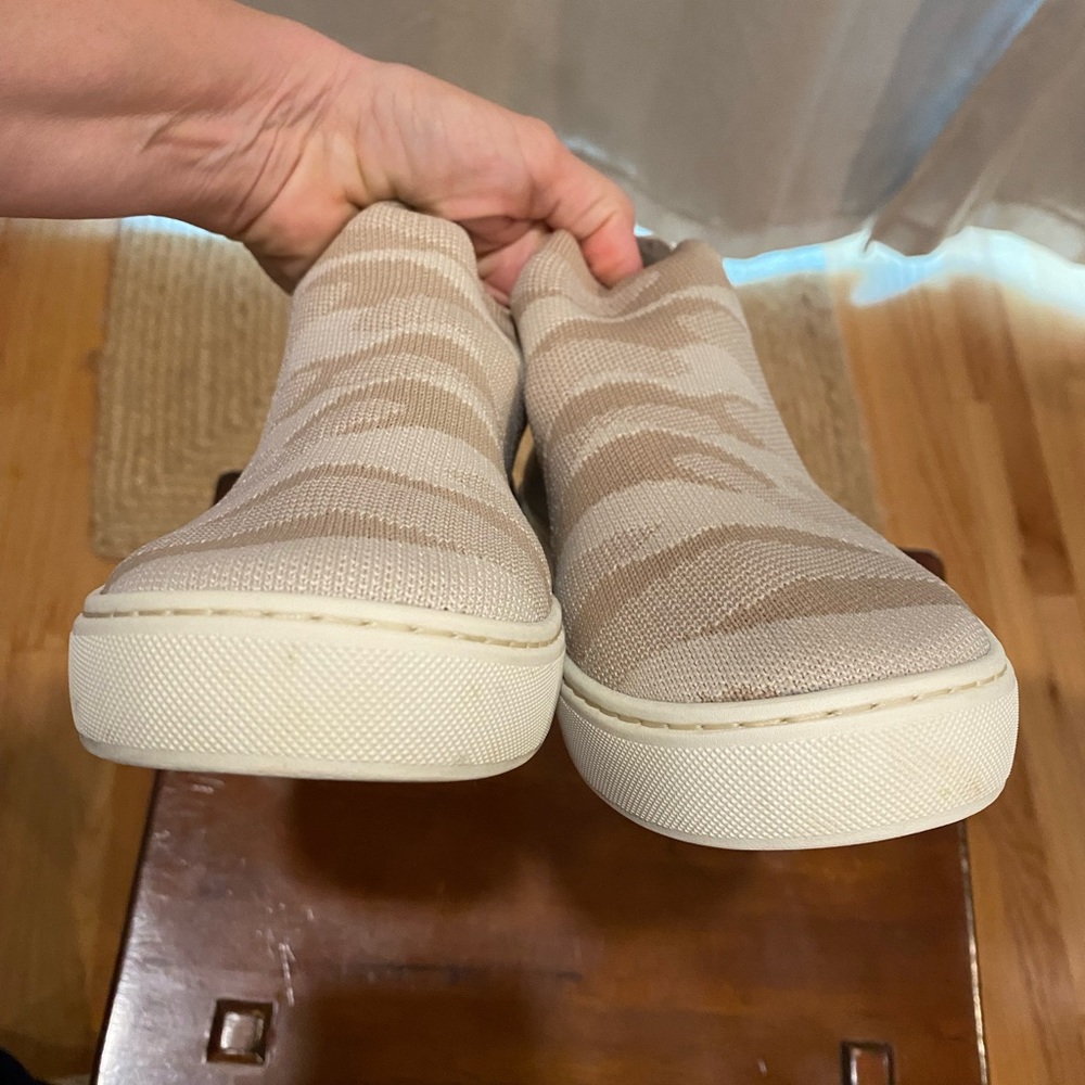 Rothy’s Retired Sand Camo Chelsea - Picture 5 of 6